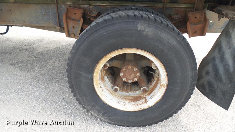 image for item DA7912 1983 International vacuum truck