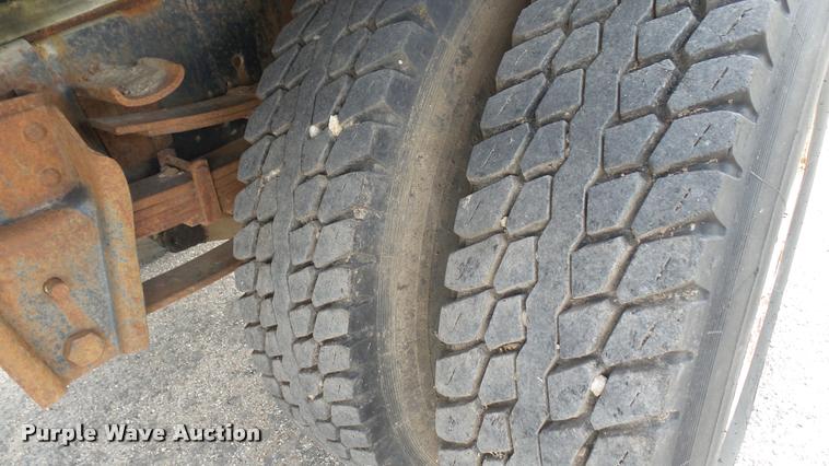 image for item DA7912 1983 International vacuum truck