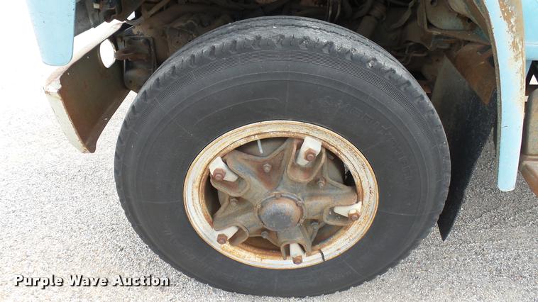 image for item DA7912 1983 International vacuum truck