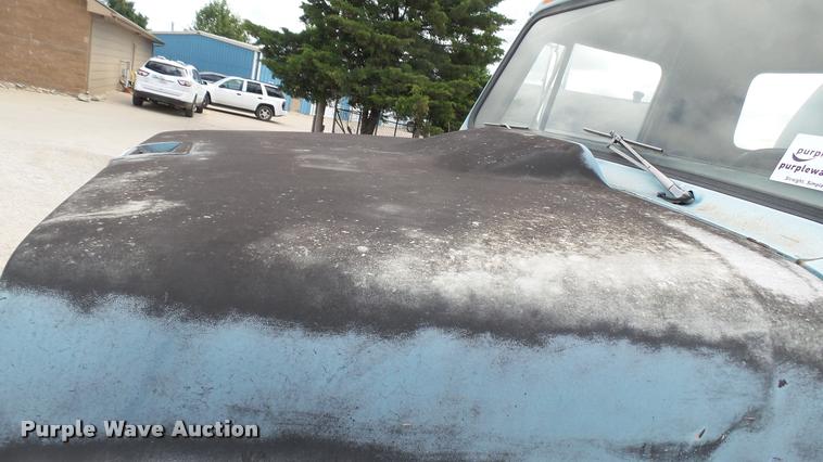 image for item DA7912 1983 International vacuum truck