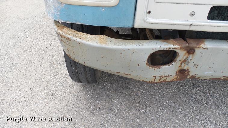 image for item DA7912 1983 International vacuum truck