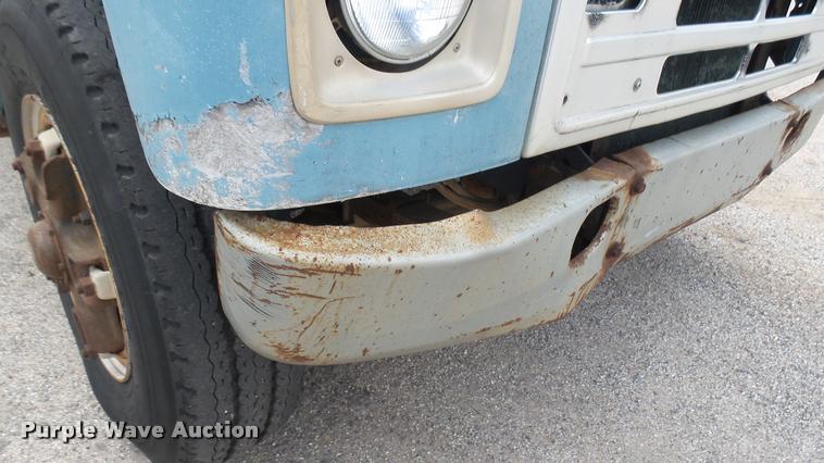 image for item DA7912 1983 International vacuum truck