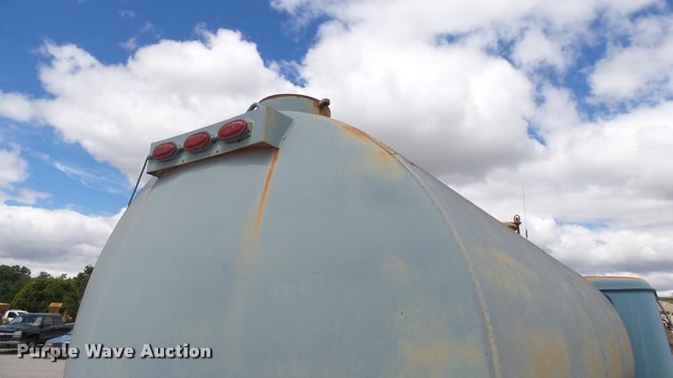 image for item DA7912 1983 International vacuum truck