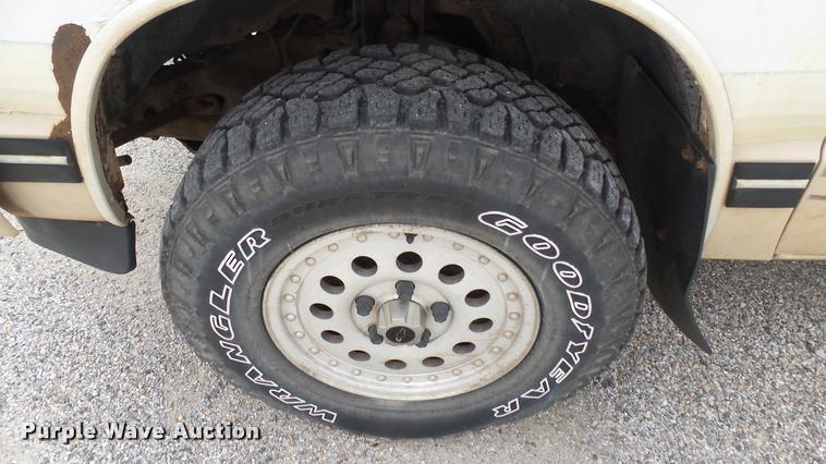 image for item DA7915 1993 Chevrolet S10 Blazer SUV