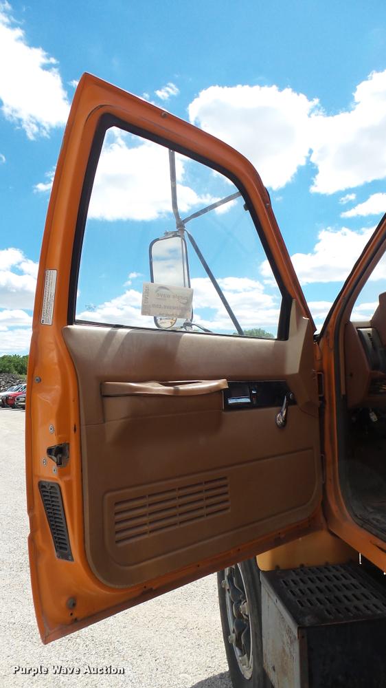 image for item DA7920 1992 GMC TopKick sewer jetter truck