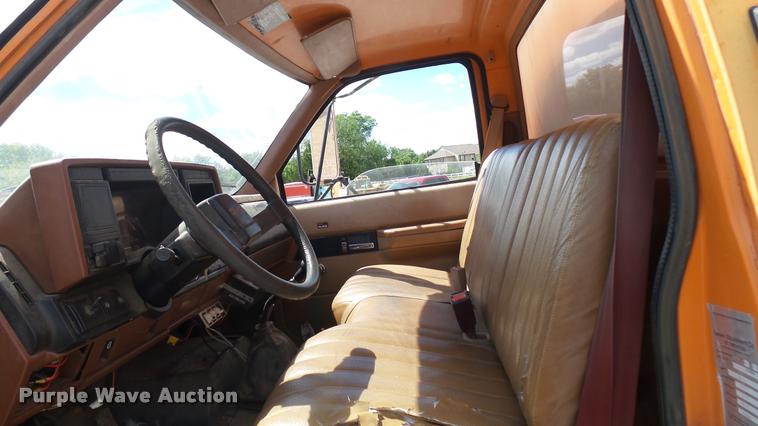 image for item DA7920 1992 GMC TopKick sewer jetter truck