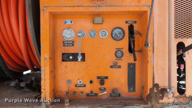 image for item DA7920 1992 GMC TopKick sewer jetter truck