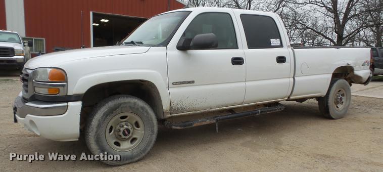 image for item DA8051 2005 GMC Sierra 3500 Crew Cab pickup truck