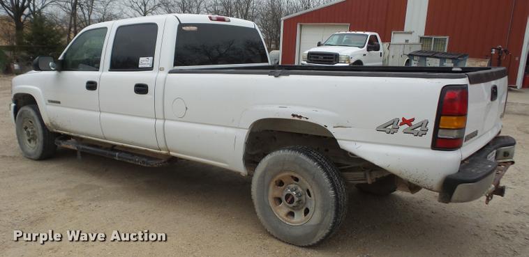 image for item DA8051 2005 GMC Sierra 3500 Crew Cab pickup truck
