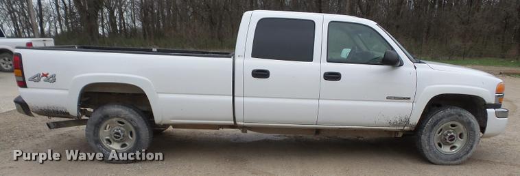 image for item DA8051 2005 GMC Sierra 3500 Crew Cab pickup truck