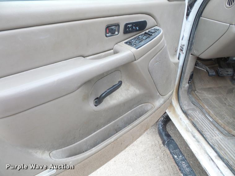 image for item DA8051 2005 GMC Sierra 3500 Crew Cab pickup truck