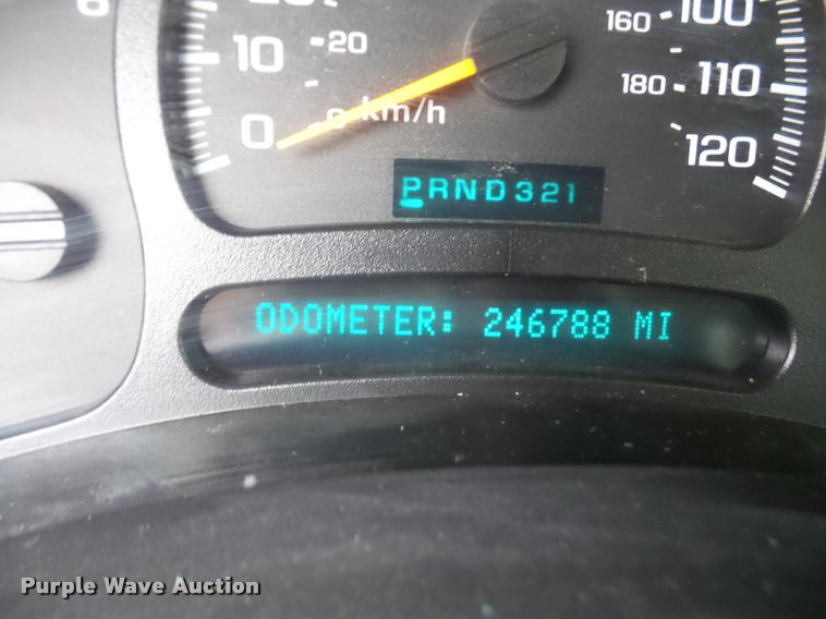 image for item DA8051 2005 GMC Sierra 3500 Crew Cab pickup truck