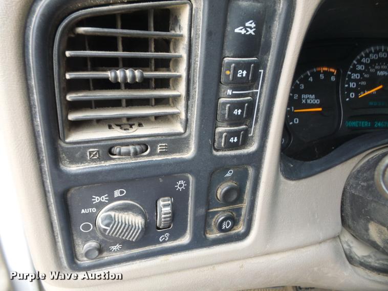 image for item DA8051 2005 GMC Sierra 3500 Crew Cab pickup truck