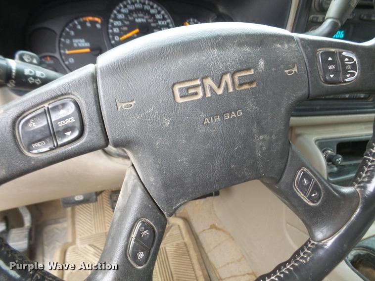 image for item DA8051 2005 GMC Sierra 3500 Crew Cab pickup truck