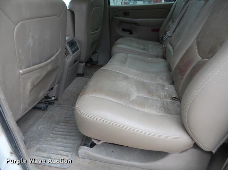 image for item DA8051 2005 GMC Sierra 3500 Crew Cab pickup truck