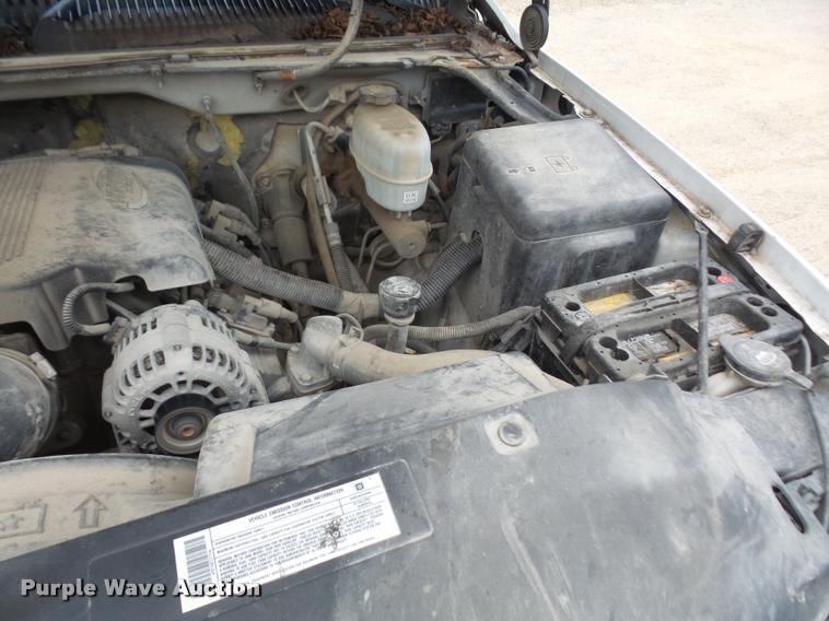 image for item DA8051 2005 GMC Sierra 3500 Crew Cab pickup truck