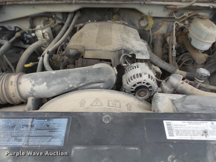 image for item DA8051 2005 GMC Sierra 3500 Crew Cab pickup truck