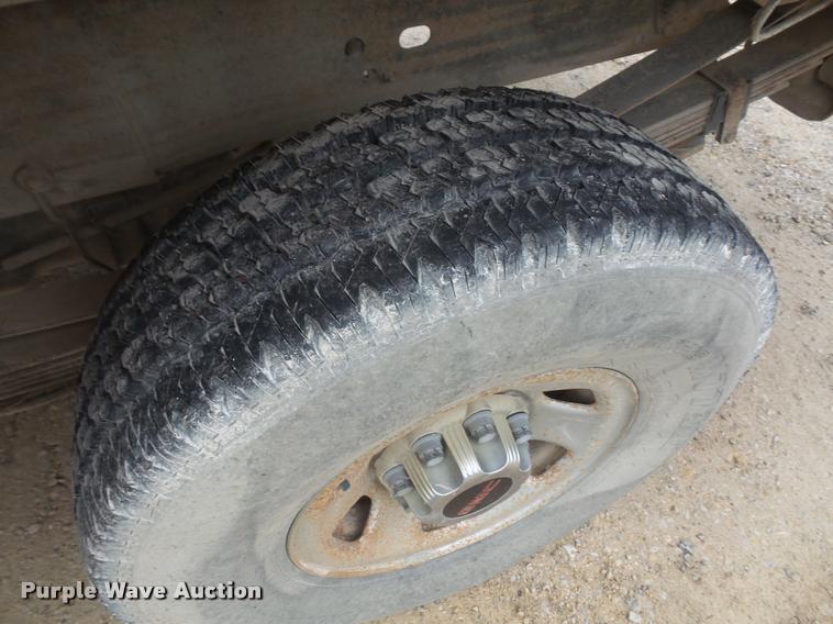 image for item DA8051 2005 GMC Sierra 3500 Crew Cab pickup truck