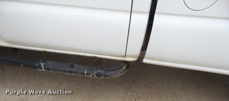 image for item DA8051 2005 GMC Sierra 3500 Crew Cab pickup truck