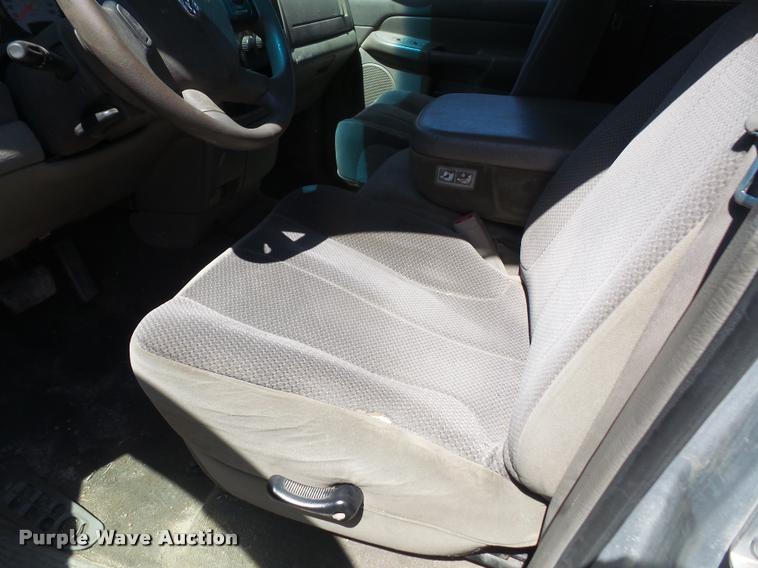 image for item DA8069 2005 Dodge Ram 1500 Quad Cab pickup truck