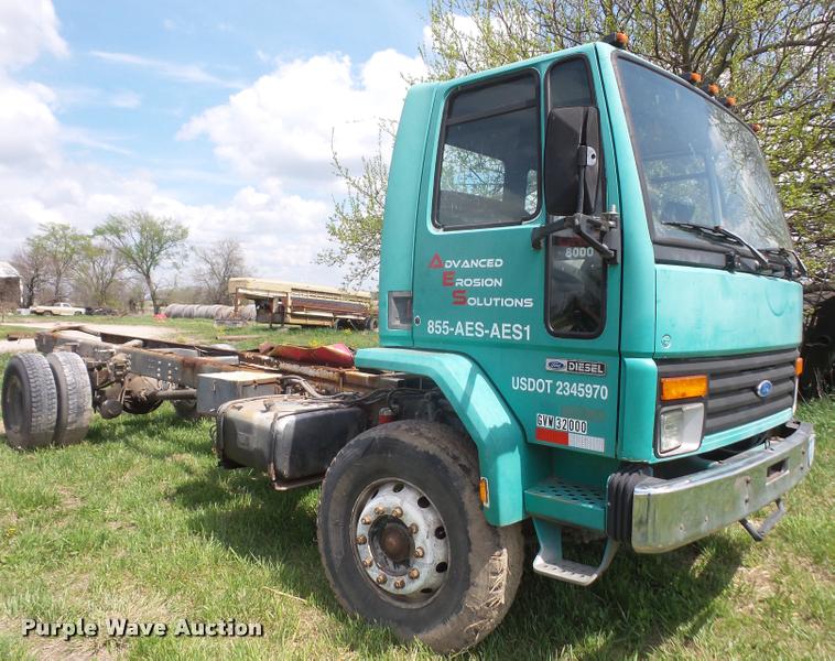 image for item DA8084 1987 Ford Cargo 8000 truck cab and chassis