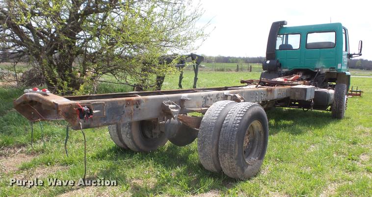 image for item DA8084 1987 Ford Cargo 8000 truck cab and chassis