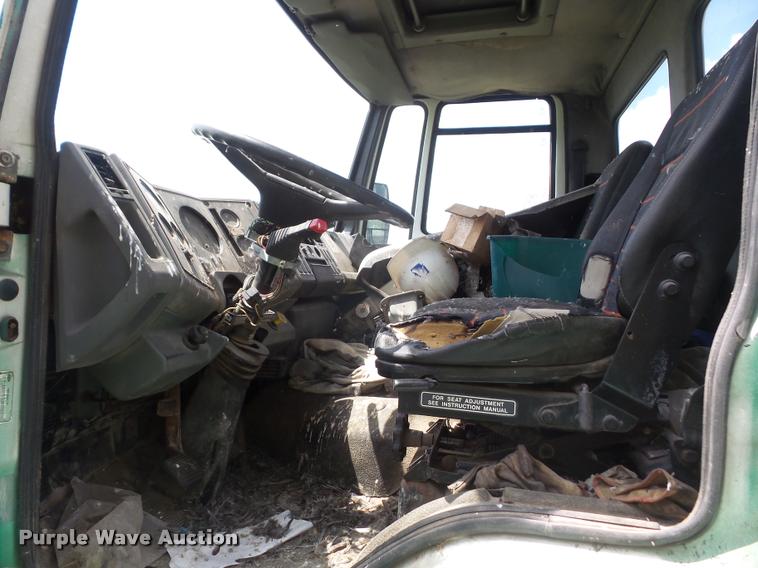 image for item DA8084 1987 Ford Cargo 8000 truck cab and chassis