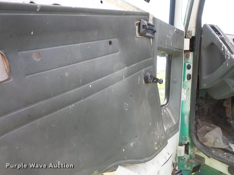 image for item DA8084 1987 Ford Cargo 8000 truck cab and chassis