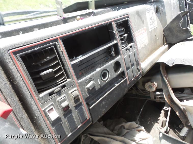 image for item DA8084 1987 Ford Cargo 8000 truck cab and chassis