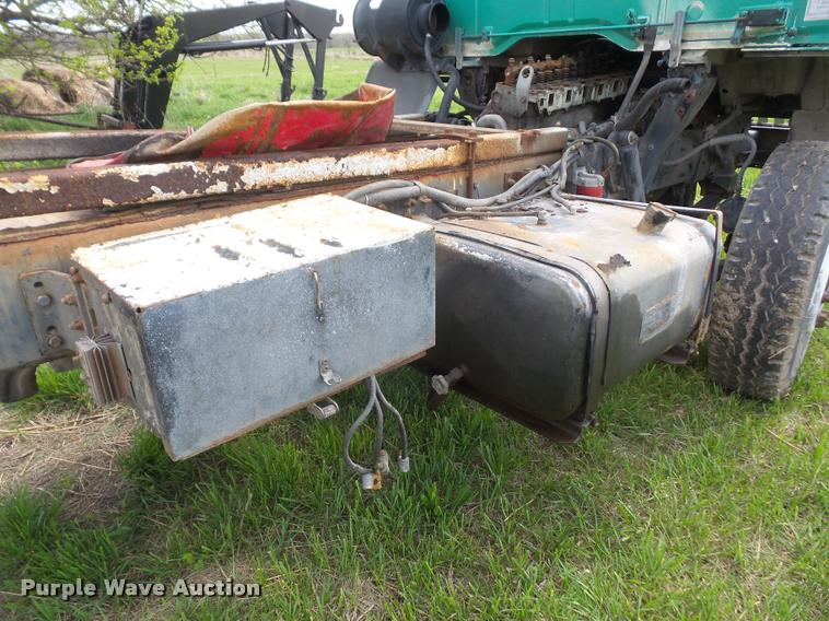 image for item DA8084 1987 Ford Cargo 8000 truck cab and chassis