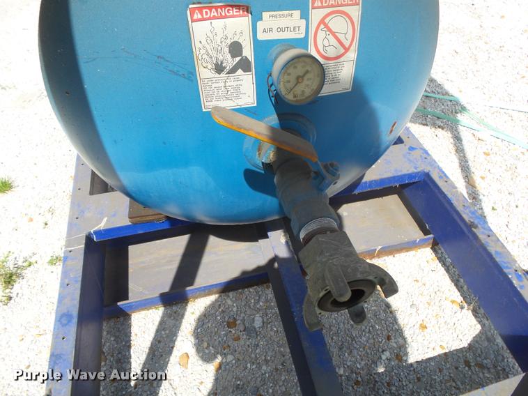 image for item DA9189 1999 Quincy QMT30ACA22SF air compressor