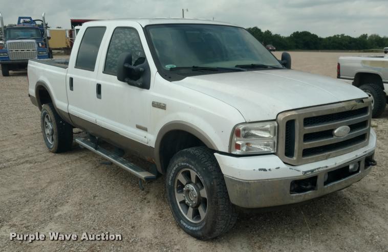 image for item DB0971 2006 Ford F350 Super Duty Lariat Crew Cab pickup truck