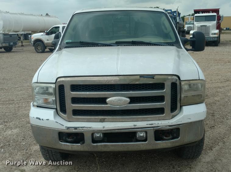 image for item DB0971 2006 Ford F350 Super Duty Lariat Crew Cab pickup truck