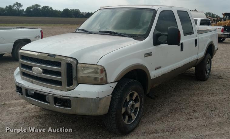 image for item DB0971 2006 Ford F350 Super Duty Lariat Crew Cab pickup truck