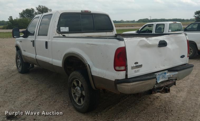 image for item DB0971 2006 Ford F350 Super Duty Lariat Crew Cab pickup truck