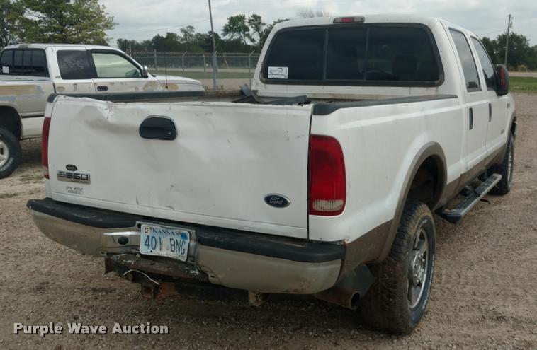 image for item DB0971 2006 Ford F350 Super Duty Lariat Crew Cab pickup truck