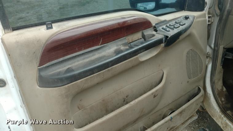 image for item DB0971 2006 Ford F350 Super Duty Lariat Crew Cab pickup truck