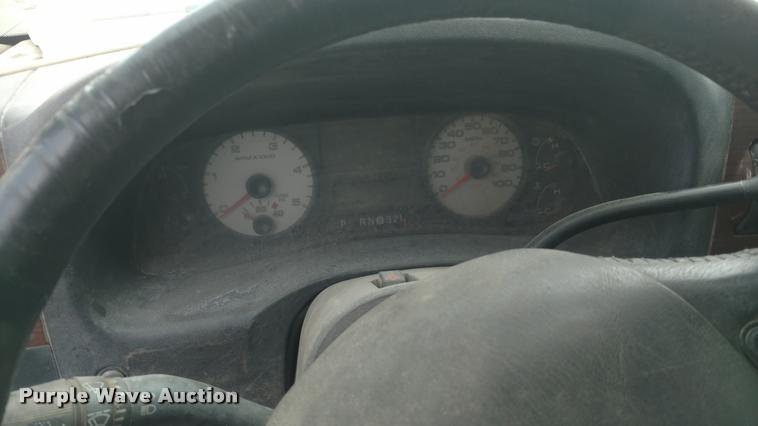 image for item DB0971 2006 Ford F350 Super Duty Lariat Crew Cab pickup truck