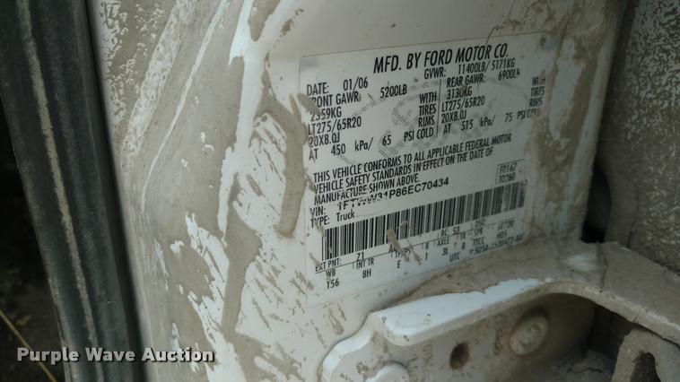 image for item DB0971 2006 Ford F350 Super Duty Lariat Crew Cab pickup truck