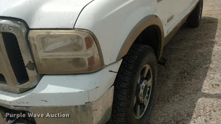 image for item DB0971 2006 Ford F350 Super Duty Lariat Crew Cab pickup truck