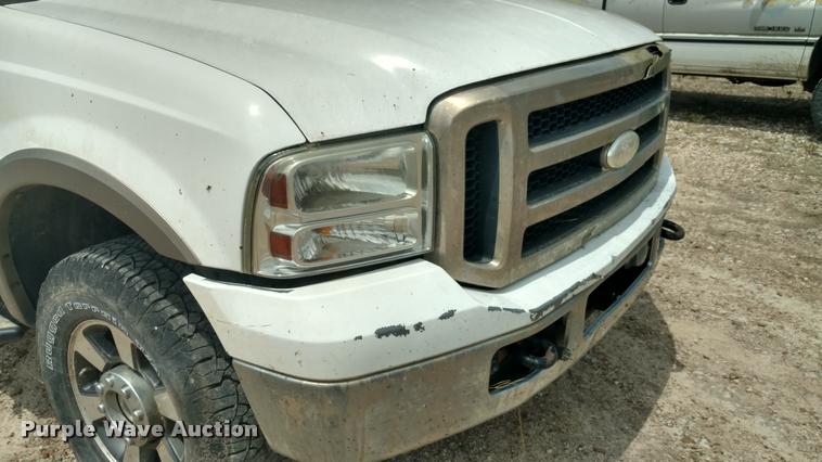 image for item DB0971 2006 Ford F350 Super Duty Lariat Crew Cab pickup truck