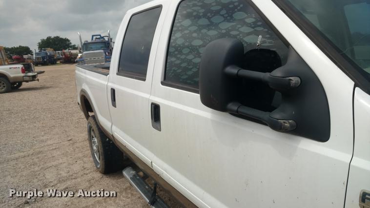 image for item DB0971 2006 Ford F350 Super Duty Lariat Crew Cab pickup truck