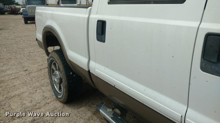 image for item DB0971 2006 Ford F350 Super Duty Lariat Crew Cab pickup truck