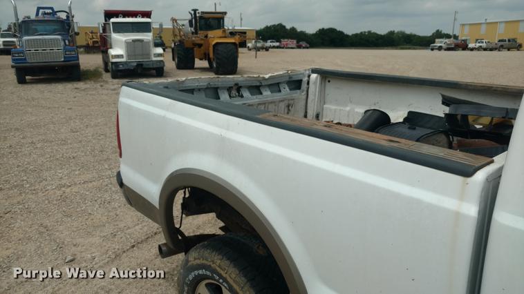 image for item DB0971 2006 Ford F350 Super Duty Lariat Crew Cab pickup truck