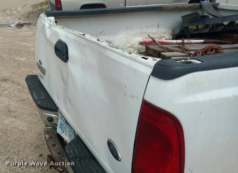 image for item DB0971 2006 Ford F350 Super Duty Lariat Crew Cab pickup truck