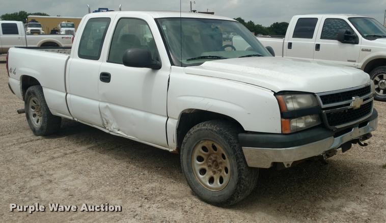 image for item DB0972 2006 Chevrolet Silverado 1500 Ext. Cab pickup truck