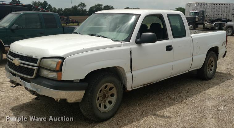 image for item DB0972 2006 Chevrolet Silverado 1500 Ext. Cab pickup truck