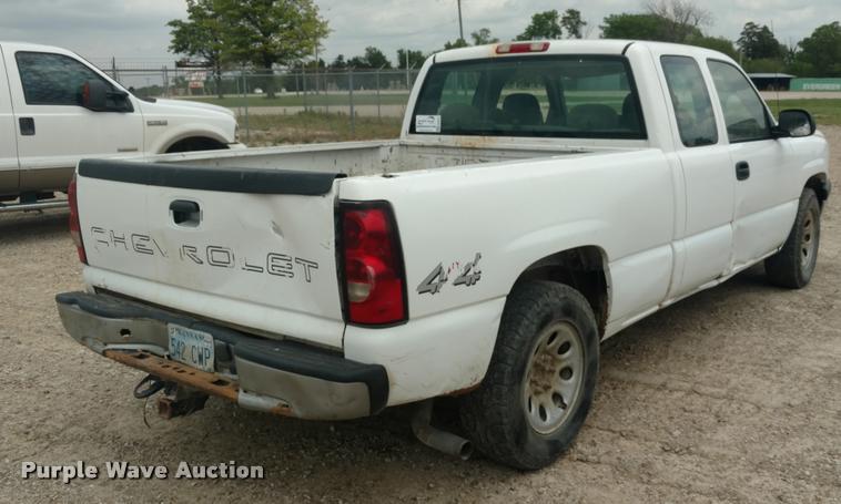 image for item DB0972 2006 Chevrolet Silverado 1500 Ext. Cab pickup truck