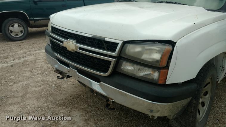 image for item DB0972 2006 Chevrolet Silverado 1500 Ext. Cab pickup truck