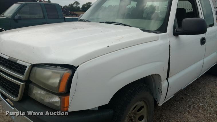 image for item DB0972 2006 Chevrolet Silverado 1500 Ext. Cab pickup truck